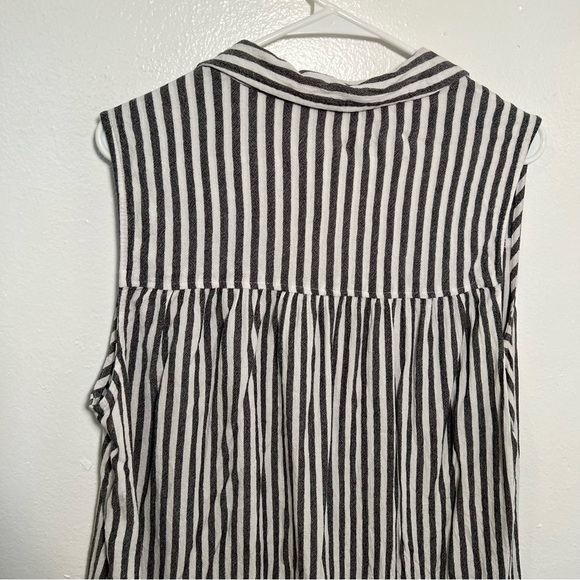 Time and Tru Popover Tank Top White Gray Stripe - Picture 9 of 12